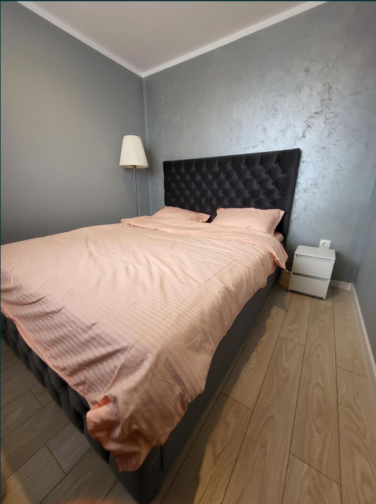 Studio 76 Apartment Onesti Bagian luar foto